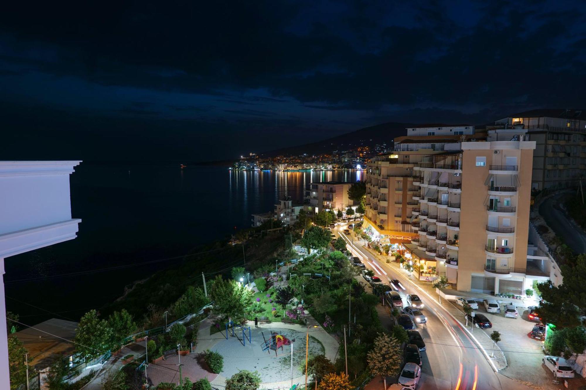 Hotel Oasis Саранда Экстерьер фото