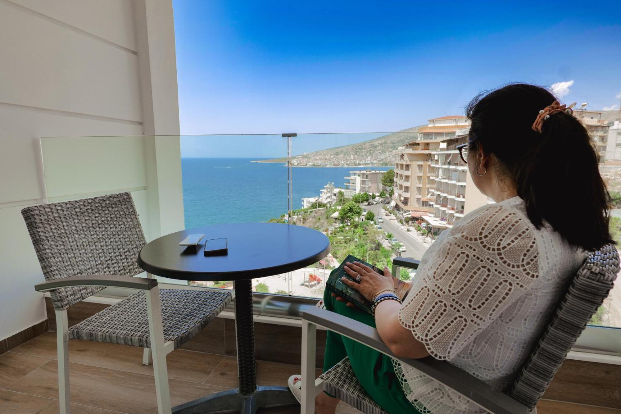 Hotel Oasis Саранда Экстерьер фото