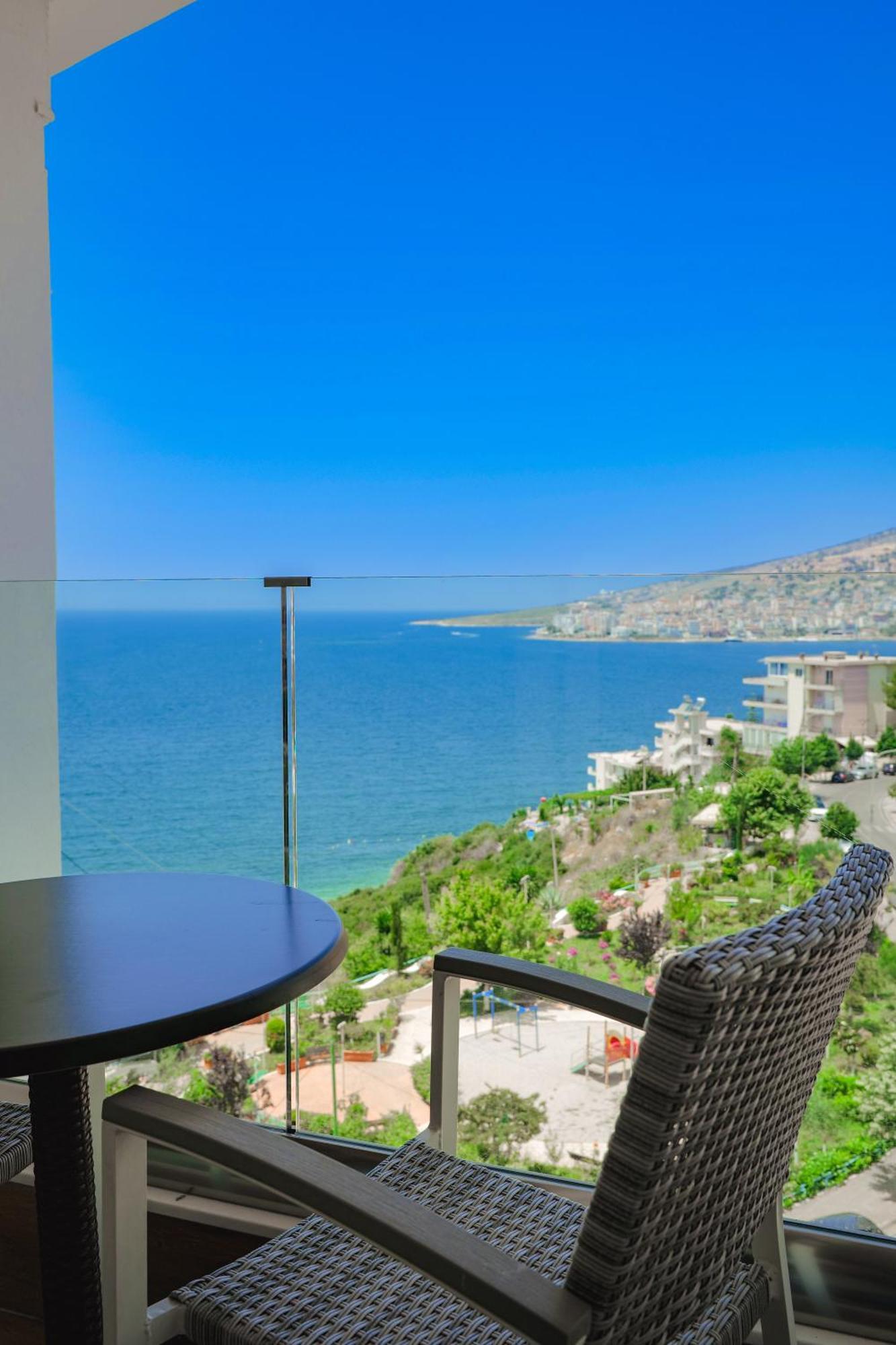 Hotel Oasis Саранда Экстерьер фото
