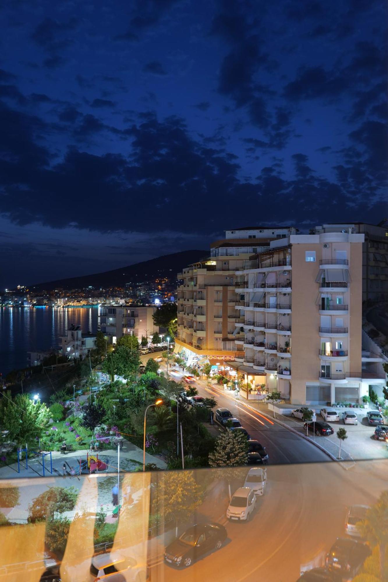 Hotel Oasis Саранда Экстерьер фото