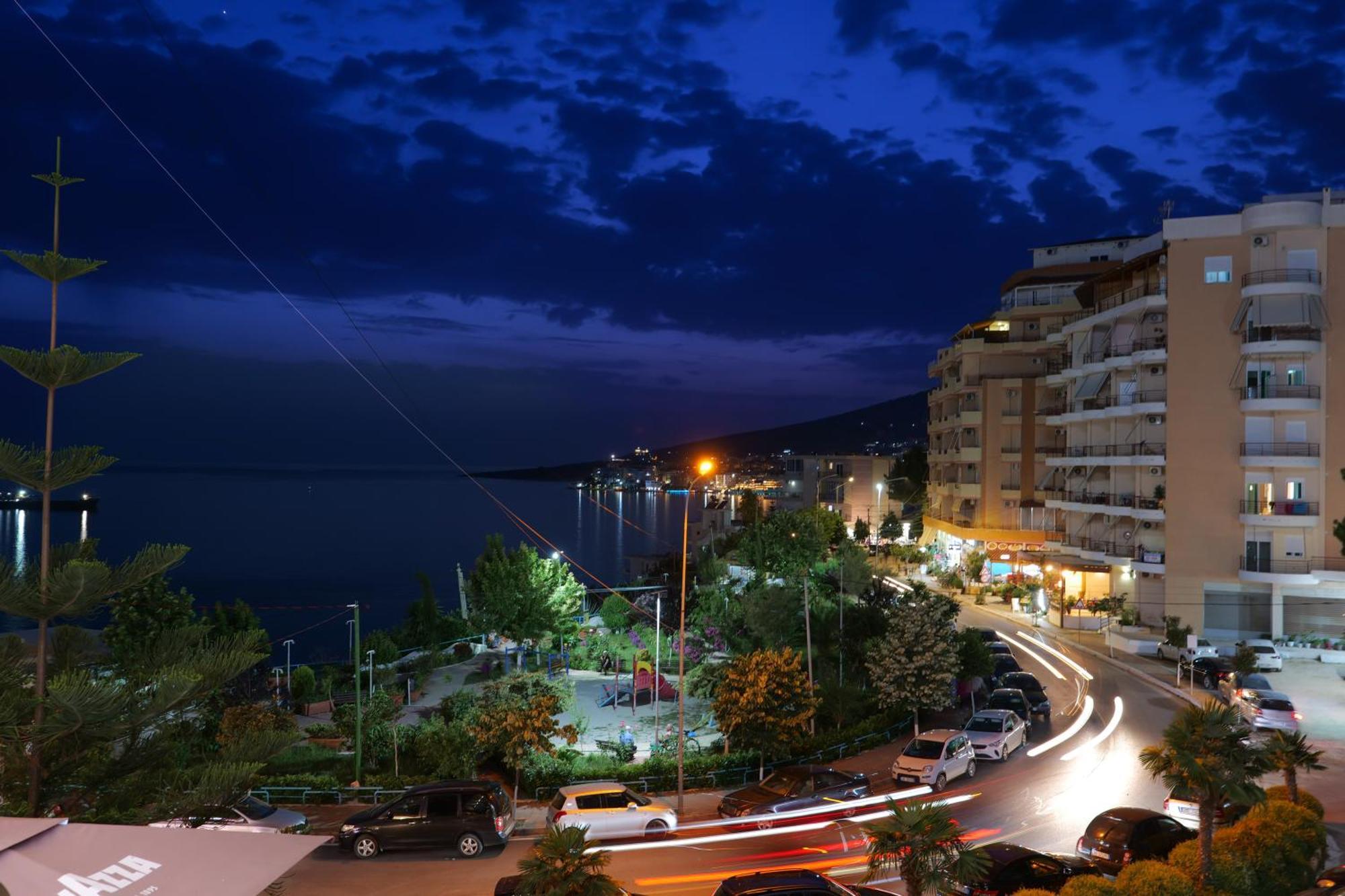 Hotel Oasis Саранда Экстерьер фото