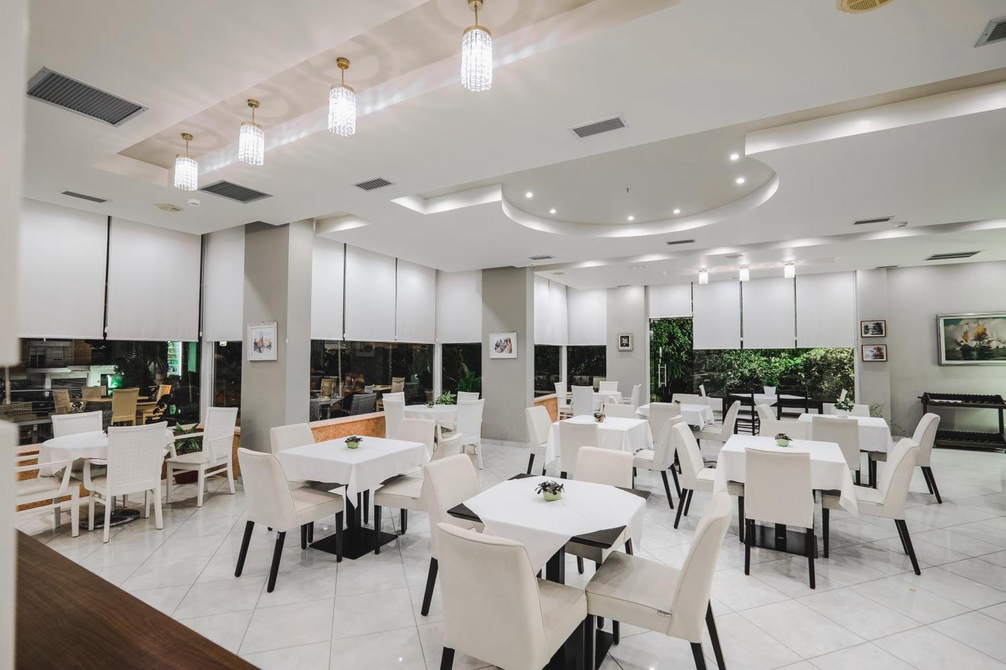 Hotel Oasis Саранда Экстерьер фото